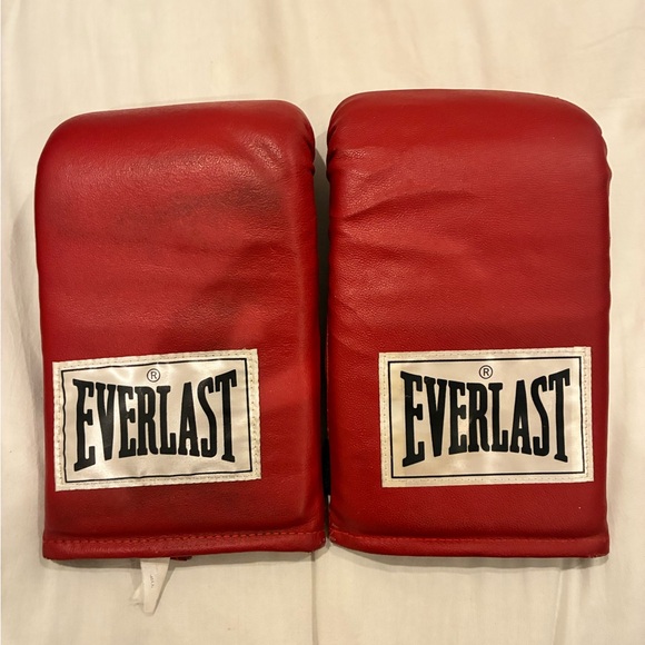 Everlast Red Training Mitts - Picture 1 of 3